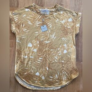 NWT Cupio Women's Beige Leaf Print Short Sleeve Top